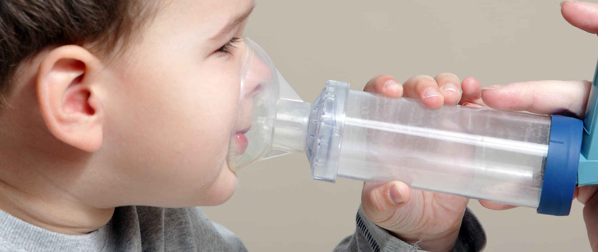 Mon enfant est asthmatique. Existe-t-il un lien entre un faible taux de vitamine D et des exacerbations de l'asthme ?