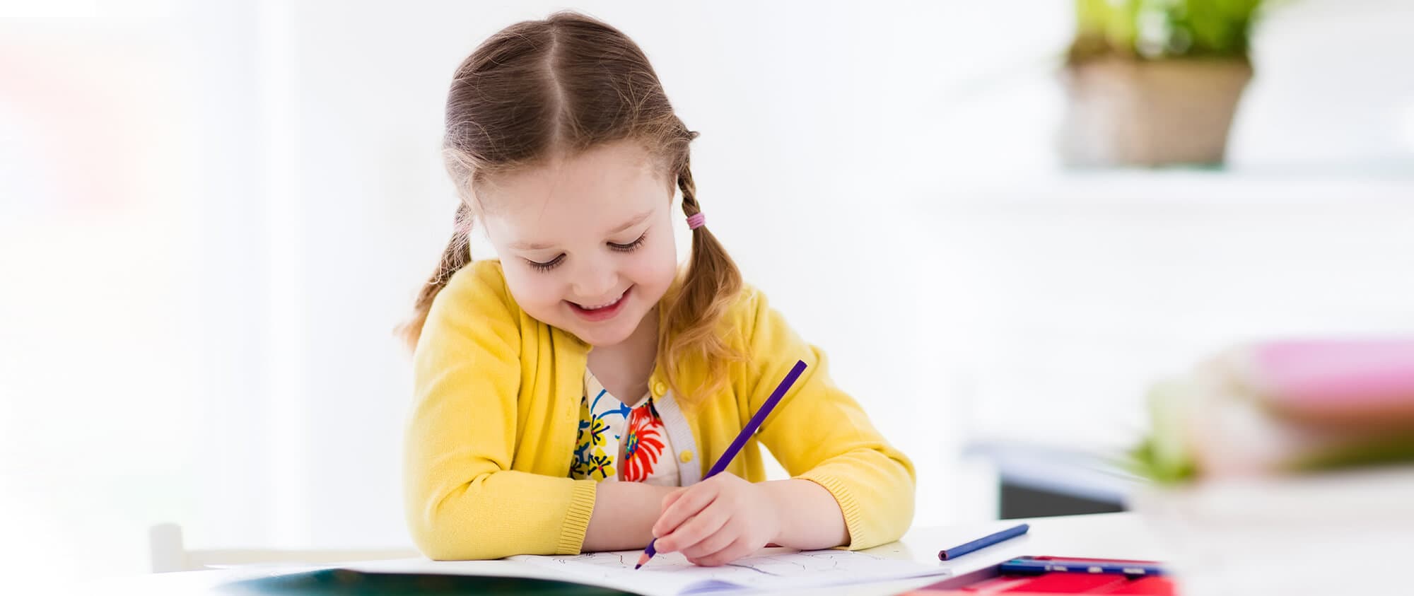 Existe-t-il des activités récréatives pour préparer mon enfant à l’école ?